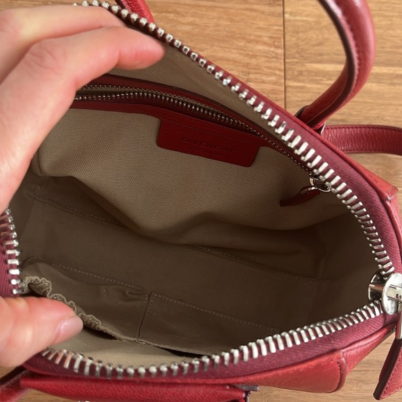 Givenchy small Antigona bag in a deep red grained leather with silver hardware - Picture 10 of 12